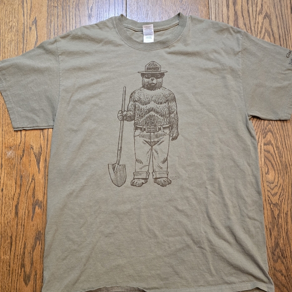 Gildan Other - Smokey Bear Graphic T Shirt Glacier National Park Nature Tee